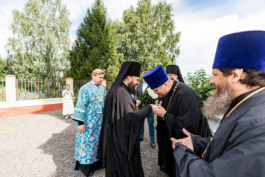 Архиерейское богослужение в Скорбященском храме села Шарапово м.о. Чехов